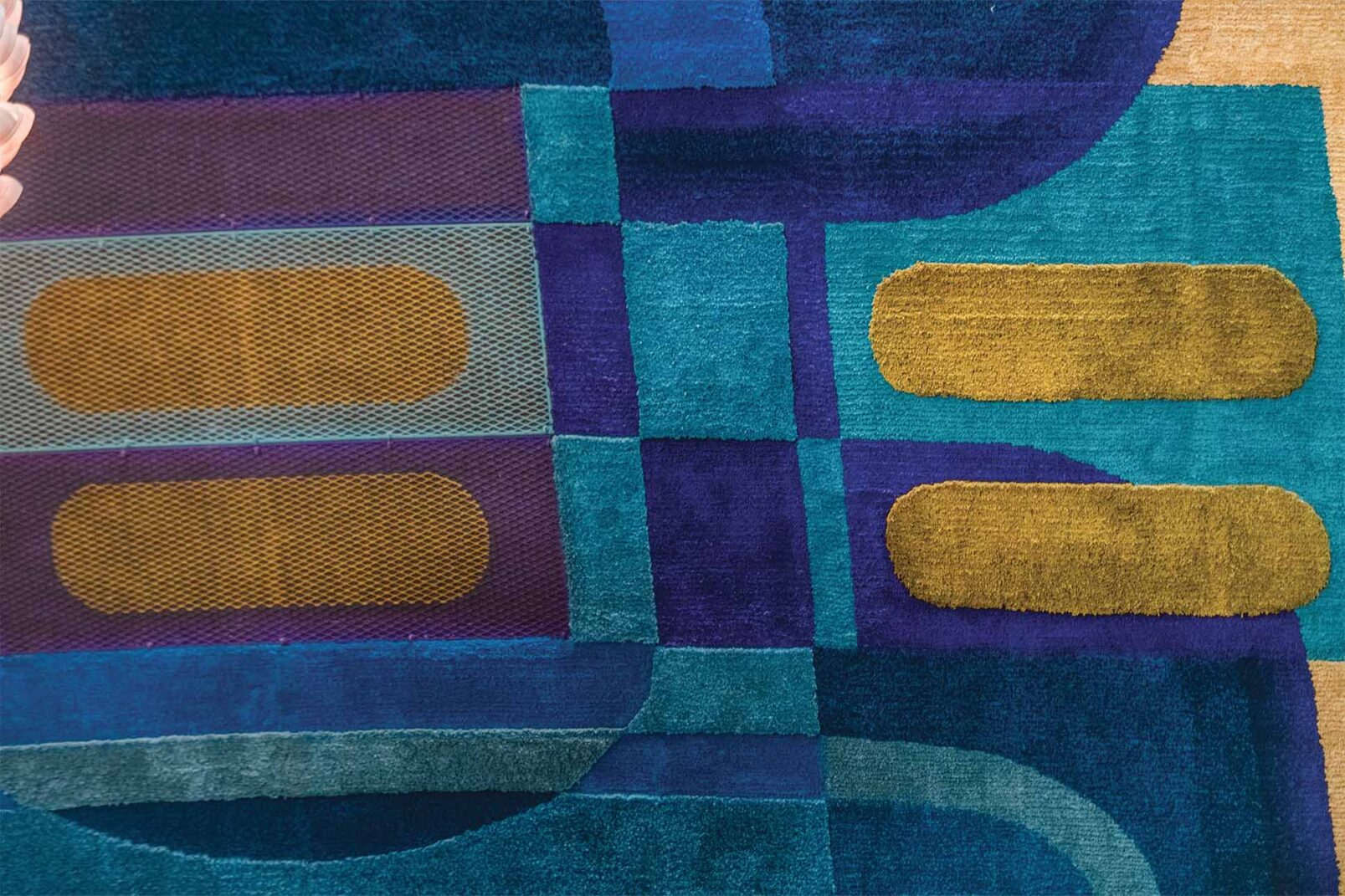 largesse-of-the-loom-halekulani-living